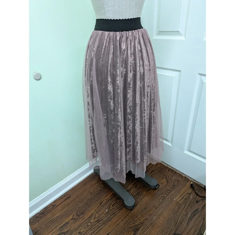 Pink velvet skirt with mesh overlay‎ size medium